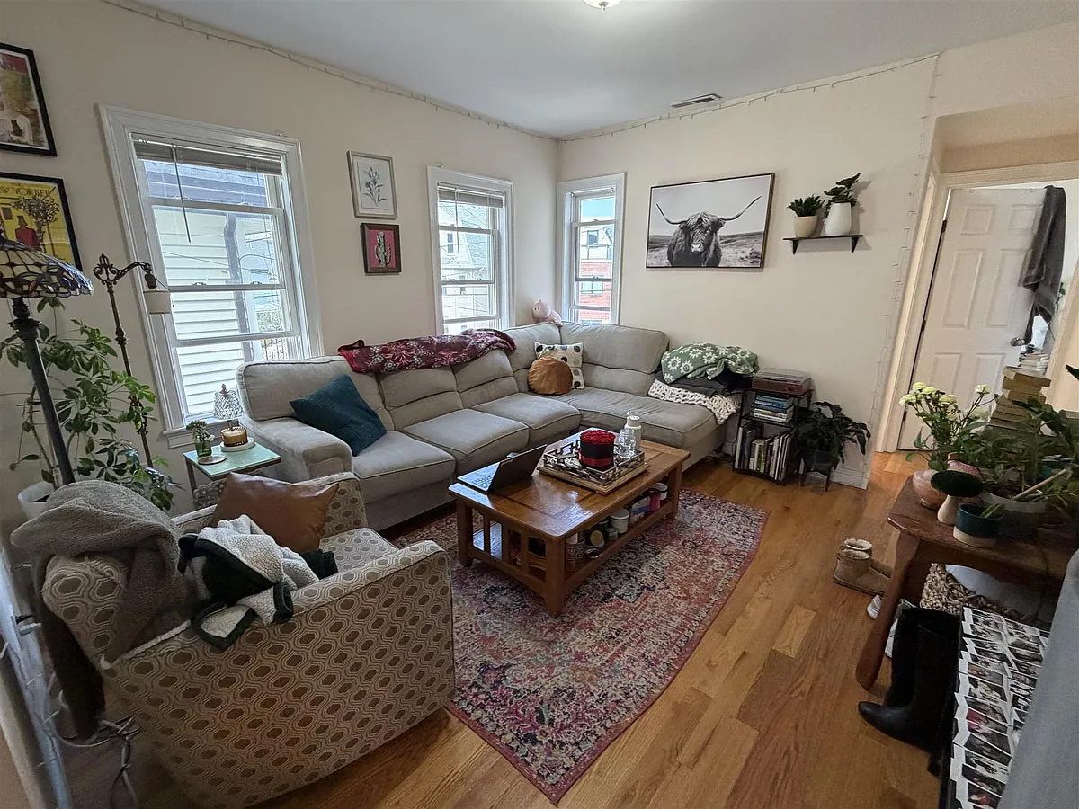 Photo 2 of 22 - 537 Main St #3 - Medford, MA Building Photo - 537 Main St #3