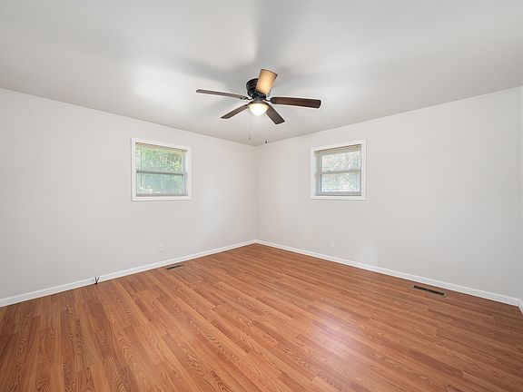5th image of 1070 Pine Top Rd
