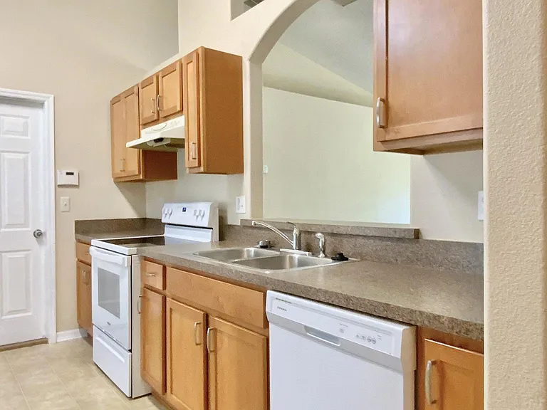 48 Karas Trl — Photo 2
