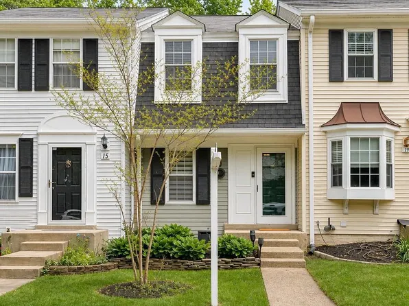 17 Palmer Ct, Sterling, VA 20165