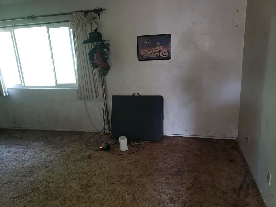 2nd image of 733 Queens Ave