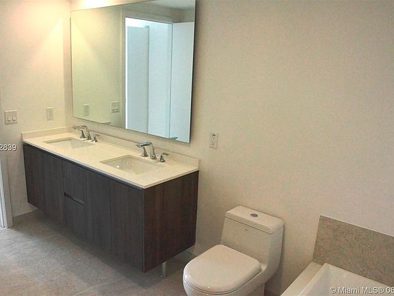 4th image of 488 NE 18 St #3808