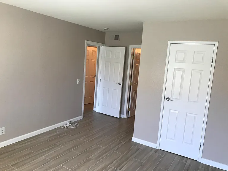 Guest bedroom.