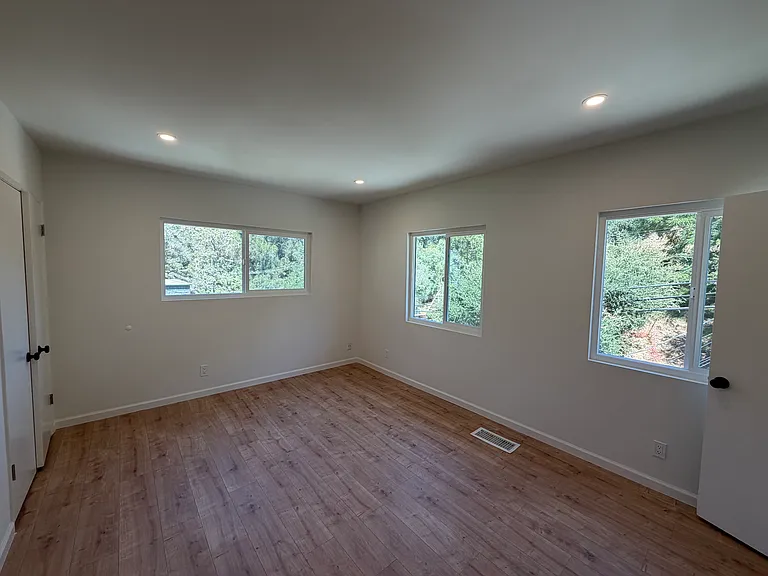 8535 Lookout Mountain Ave — Photo 19