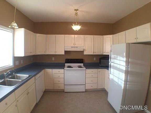 4th image of 3310 Sandy Dr #1-2