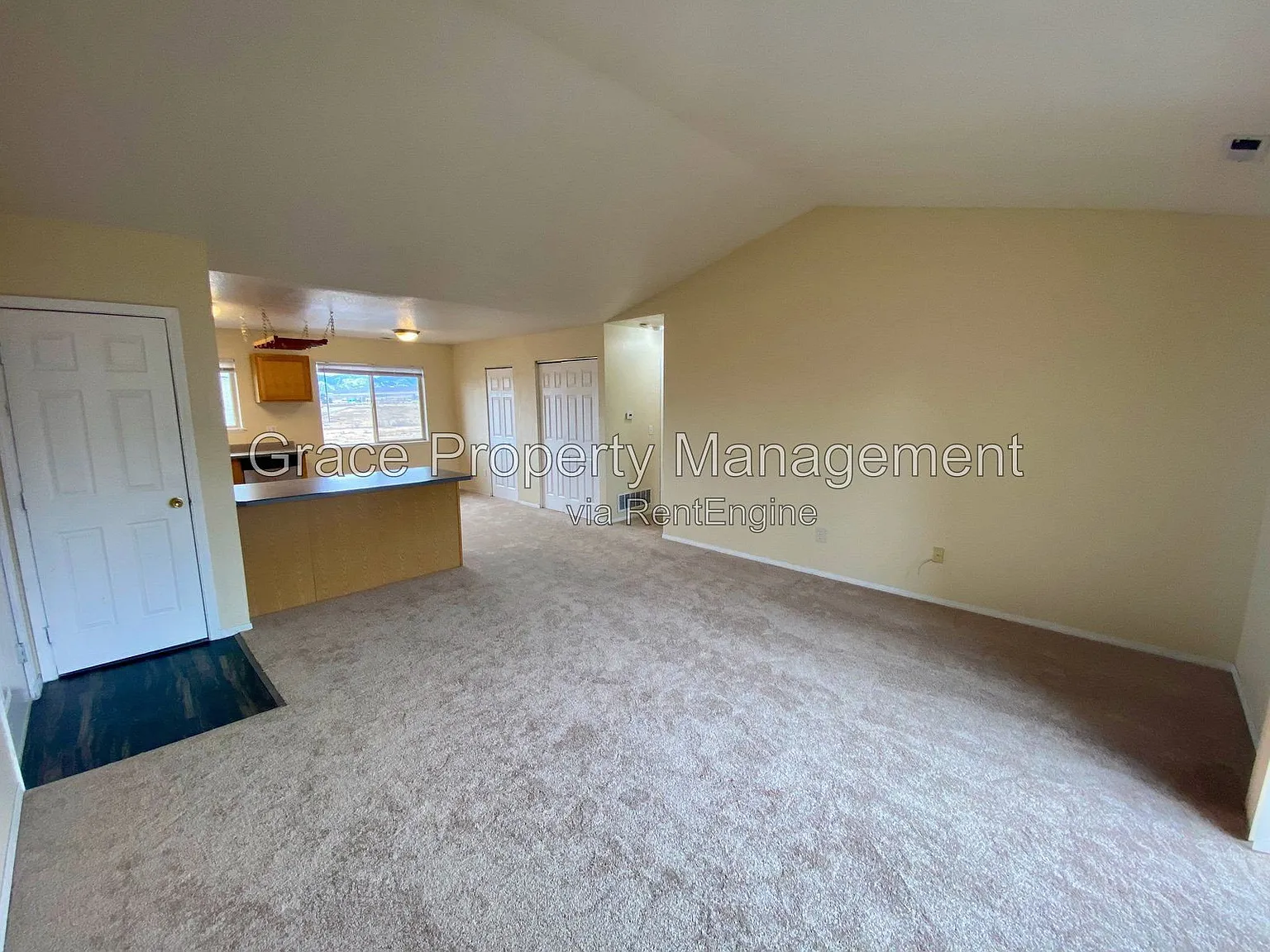 2 bed, 1.0 bath, 900 sqft, $1,795 — Photo 4
