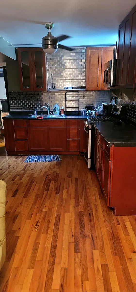 Building Photo - 6024 S Calumet Ave #BASEMENT