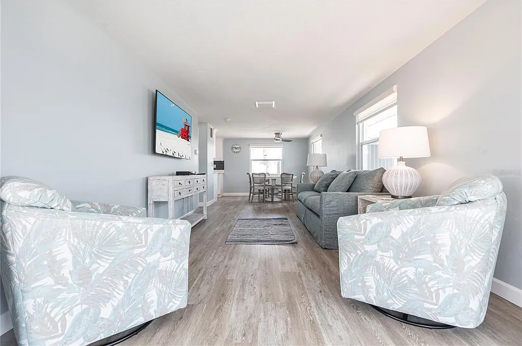 2 bed, 2.0 bath, 672 sqft, $9,000 — Photo 2