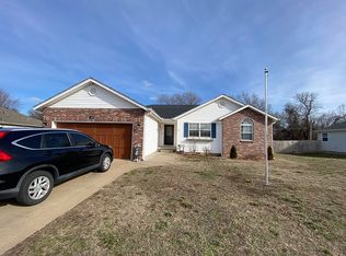 1919 Chickadee Dr, Webb City, MO 64870