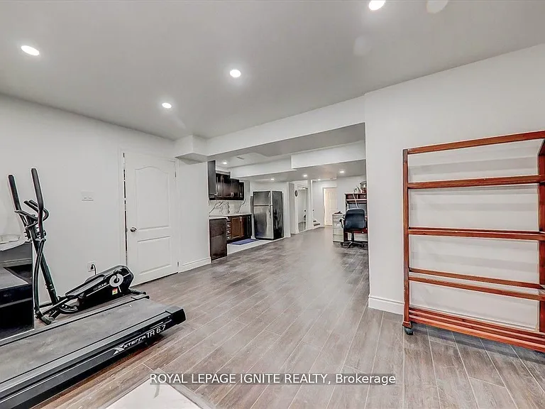 114 Lawrence Pilkington Ave #BASEMENT — Photo 8