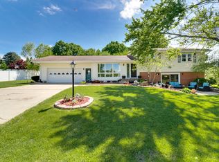 706 Lake Rd, Eureka, IL 61530