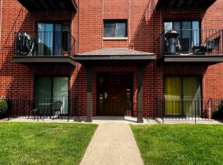1222 Brown St APT 1E, Des Plaines, IL 60016