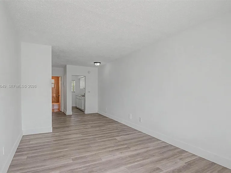 1685 Jefferson Ave #15 — Photo 6