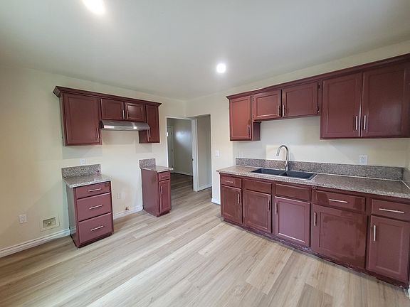5th image of 1105 W 93rd St