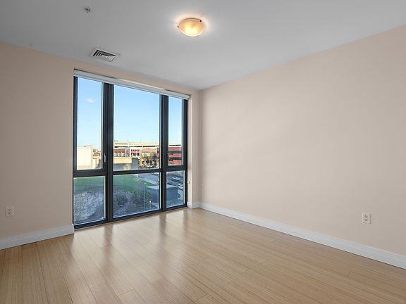 4th image of 701 Ridge Hill Blvd Unit 10J