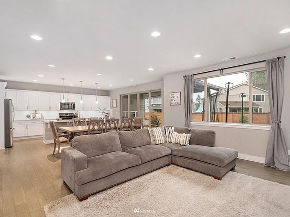 4th image of 13129 176th Ave E
