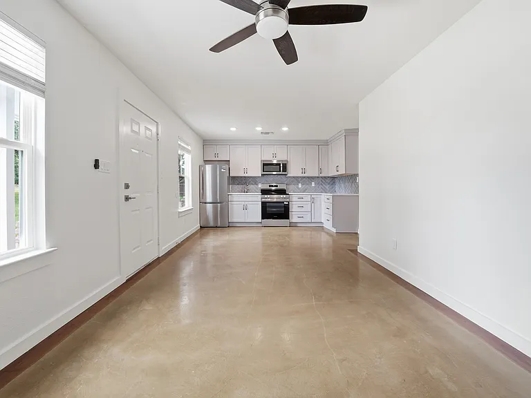 102 Rose Dr #B — Photo 8