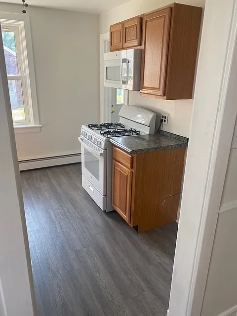 3 bed, 2000 sqft, $1,850 — Photo 2