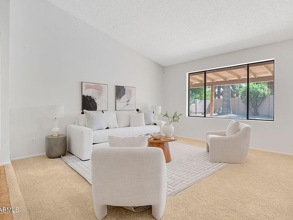 5th image of 611 W STRAFORD Drive