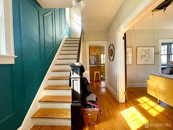 4th image of 423 Harrison Ave