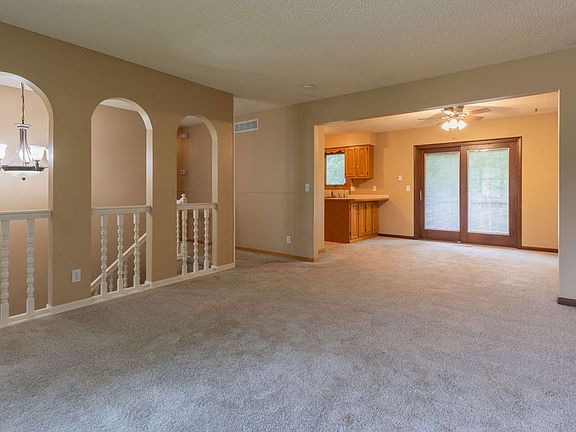 4th image of 6012 Fleetwood Dr