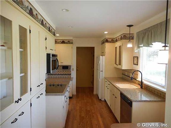 4th image of 6 Creekside Dr