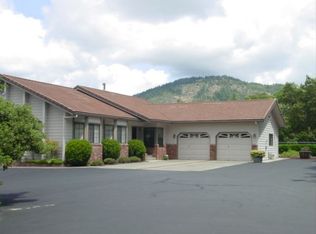 495 Harper Loop, Grants Pass, OR 97527