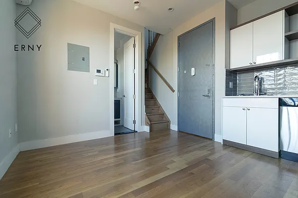 Rented by ERNY LLC | media 8