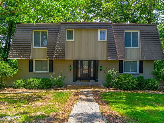 2nd image of 907 Primrose Ln