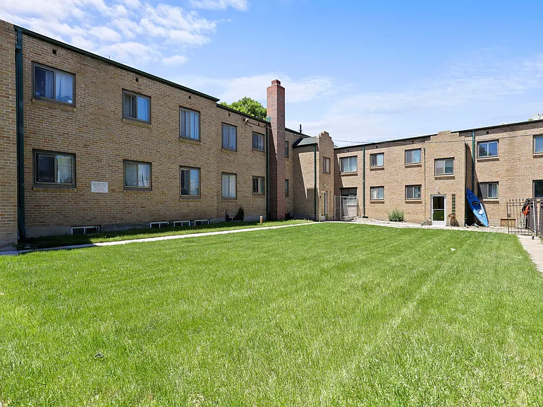 Clermont Apartments — Photo 25
