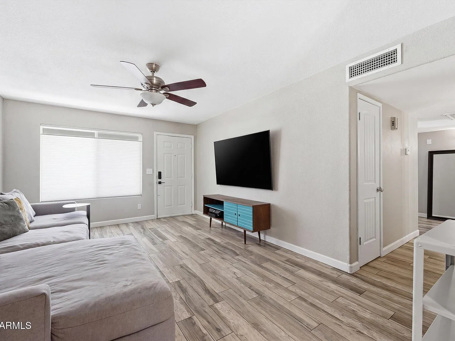 3 bed, 2.0 bath, 1416 sqft, $4,000 — Photo 4