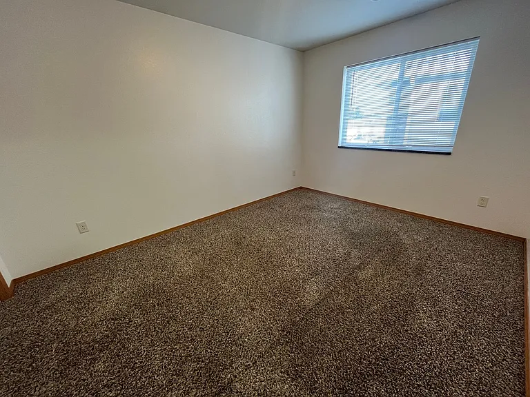513 16th Ave NE #6 — Photo 4