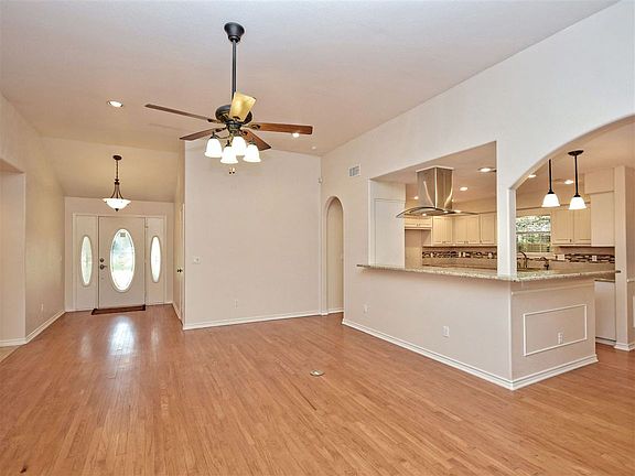 3rd image of 307 Delaware Springs Blvd