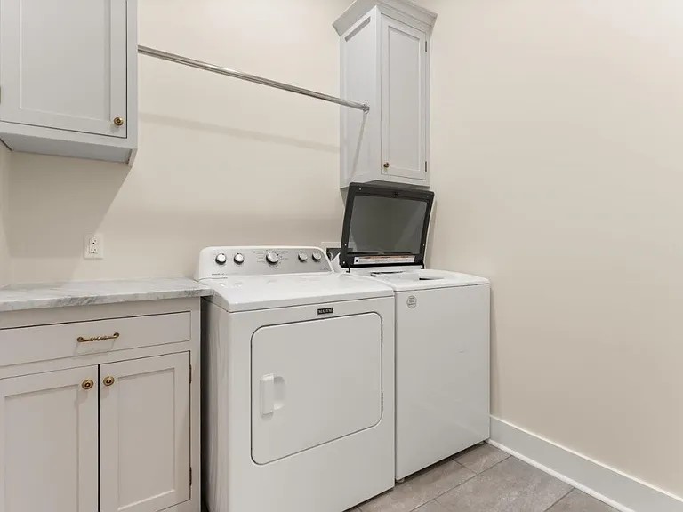 2050 Jabez Dr — Photo 40