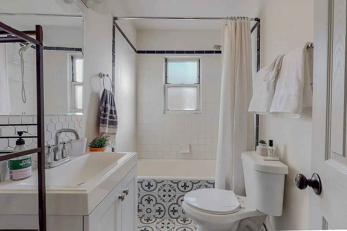 2 bed, 1000 sqft, $2,600 — Photo 2