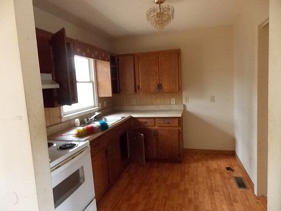 2nd image of 273 W Waugh St