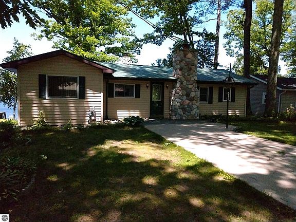 2nd image of 4729 Fairlane Dr