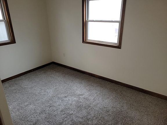 4th image of 245 Schuyler Ave