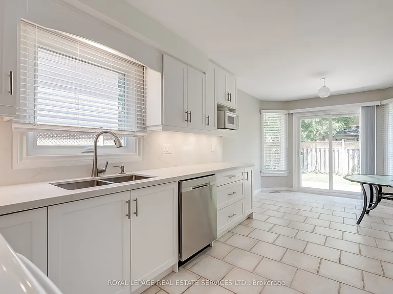 265 Mississaga St — Photo 17