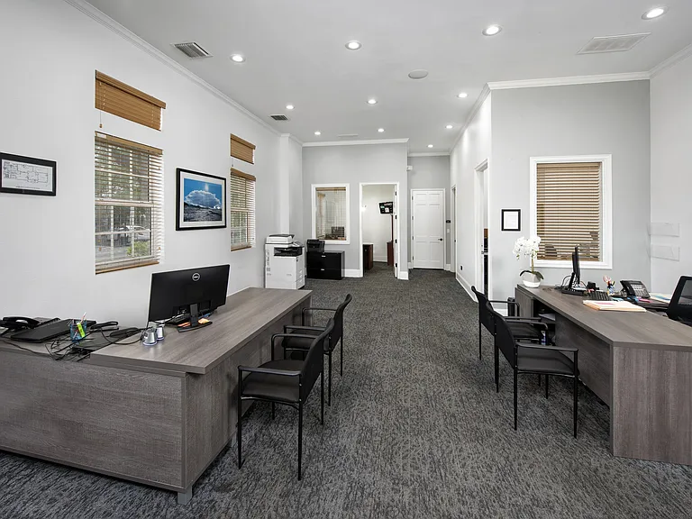 Sunny Lake Apartments — Photo 36