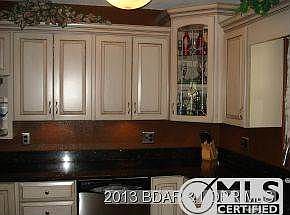 BEAUTIFUL CABINETS & GRANITE