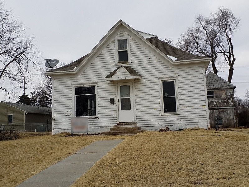 1st image of 505 E 1st St