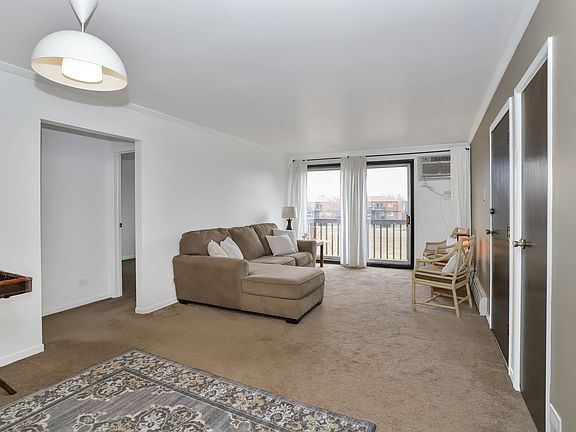 5th image of 114 Boardwalk St Unit 2