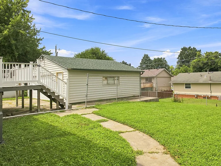 3416 W Columbia Ave — Photo 2