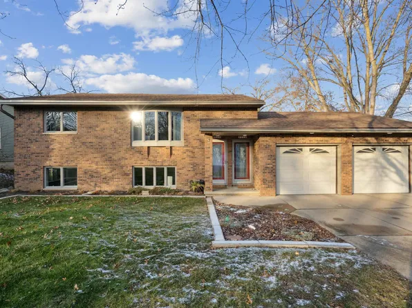 2114 Cardinal Dr, Waterloo, IA 50701