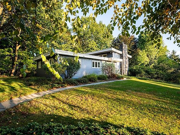 3rd image of 2525 Country Ln