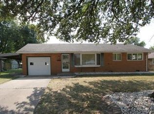 221 Redwood Dr, Godfrey, IL 62035