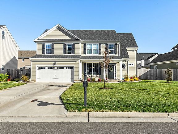 2nd image of 1004 Manzanita Dr