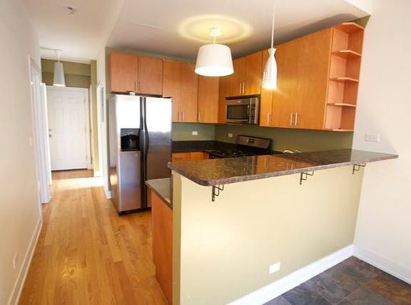 3rd image of 3023 N Oakley Ave APT 02