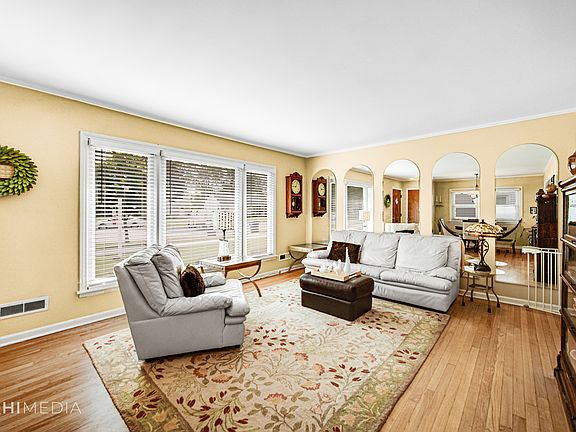 3rd image of 1338 Earl Ave
